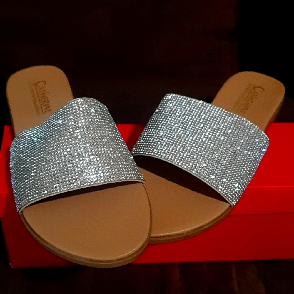 NEW Catherine Malandrino Lenny Silver Ice Slides